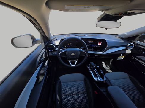 New 2026 Chevrolet Trax LT w/ Driver Confidence Package image 13