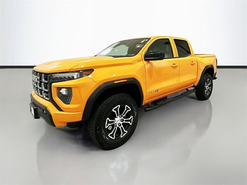 Used 2025 GMC Canyon AT4 image 3