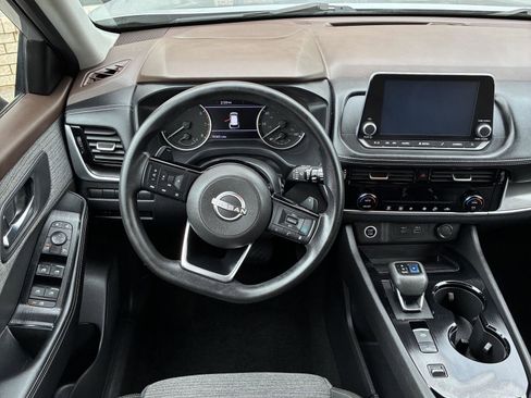 Used 2022 Nissan Rogue SV image 9