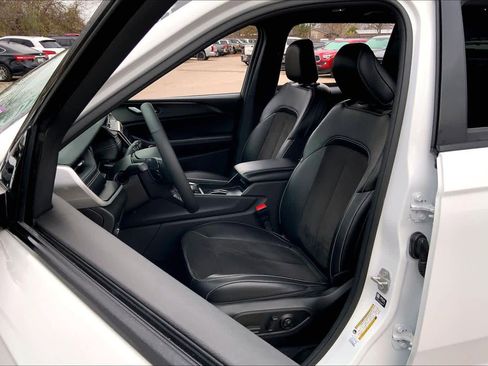 Used 2024 Jeep Grand Cherokee L Laredo image 14