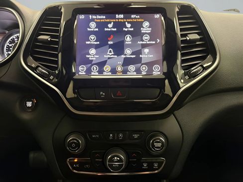 Used 2019 Jeep Cherokee Limited FWD image 25