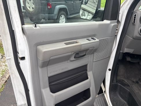 Used 2011 Ford E-150 and Econoline 150 Wagon w/ PWR Windows & Locks Group image 15