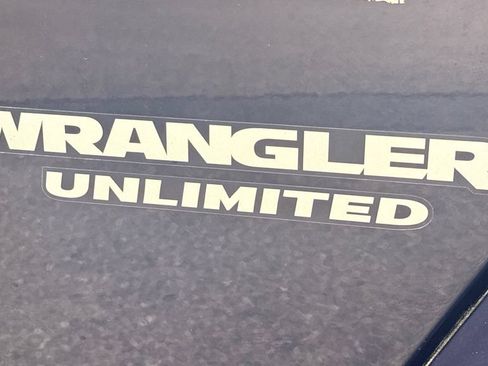 Used 2013 Jeep Wrangler Unlimited Rubicon w/ Dual Top Group AWD/4WD image 15