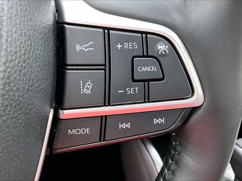 Used 2023 Toyota Highlander Limited FWD image 23