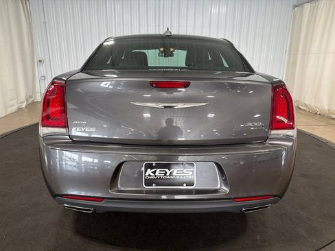 Used 2018 Chrysler 300 S AWD/4WD image 7