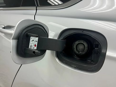 Used 2018 Ford Fusion SE w/ Fusion SE Technology Package FWD image 29
