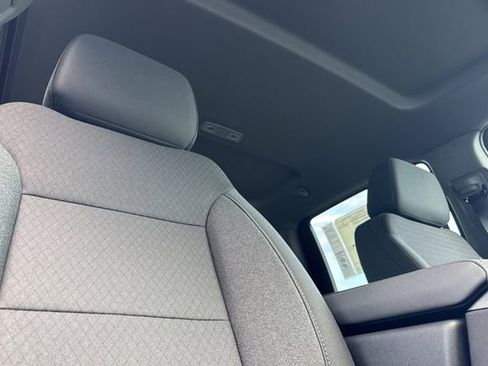New 2026 GMC Sierra 1500 SLE image 18