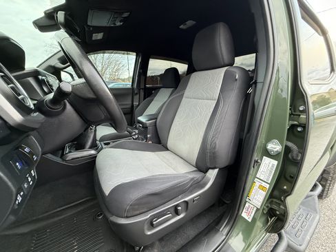 Used 2021 Toyota Tacoma TRD Off-Road image 13