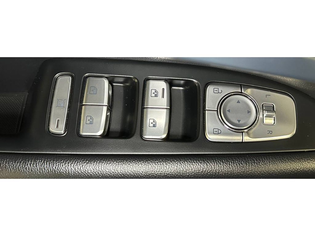 Used 2023 Genesis G70 2.0T AWD/4WD image 33