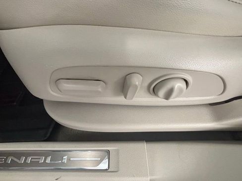 Used 2022 GMC Acadia Denali w/ Denali Ultimate Package image 23