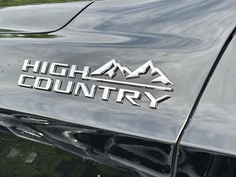 Used 2025 Chevrolet Tahoe High Country AWD/4WD image 40