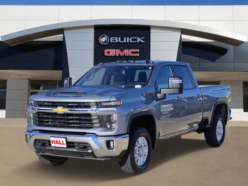 Used 2024 Chevrolet Silverado 2500 LT w/ Convenience Package AWD/4WD image 3