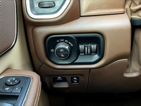 Used 2019 RAM 1500 Laramie image 23