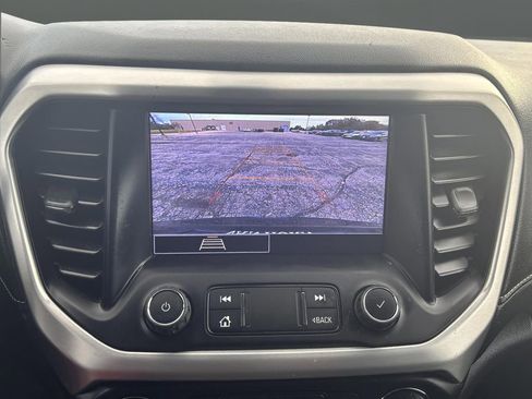 Used 2021 GMC Acadia SLE image 8