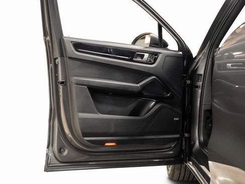 Used 2021 Porsche Cayenne Coupe image 51