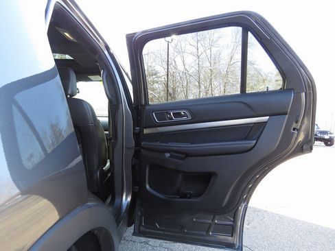 Used 2018 Ford Explorer XLT w/ Equipment Group 202A image 15