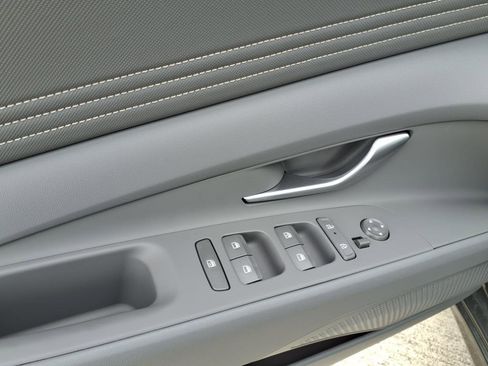 New 2025 Hyundai Elantra SEL image 44