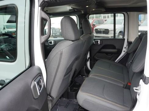 Certified 2025 Jeep Wrangler Unlimited Sahara w/ Safety Group image 17