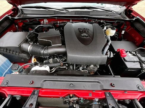 Certified 2023 Toyota Tacoma SR5 AWD/4WD image 29