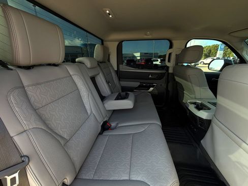 Used 2024 Toyota Tundra Limited AWD/4WD image 31