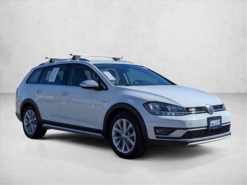 Used 2019 Volkswagen Golf Alltrack S image 3