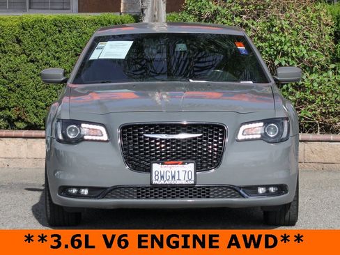 Used 2019 Chrysler 300 S image 3