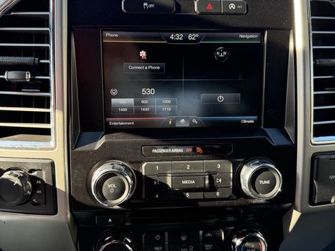 Used 2015 Ford F150 Lariat image 27