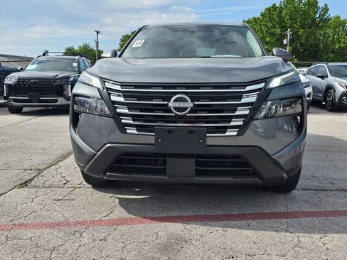 Used 2025 Nissan Rogue SV AWD/4WD image 2