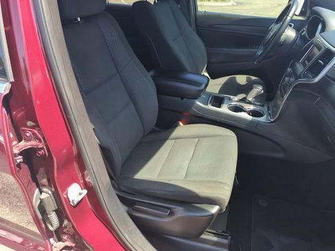 Used 2020 Jeep Grand Cherokee Laredo RWD image 32