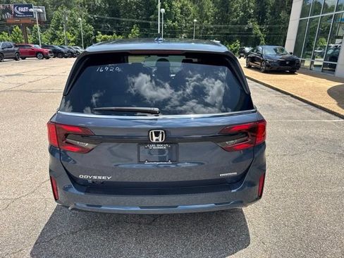 New 2026 Honda Odyssey Touring image 6