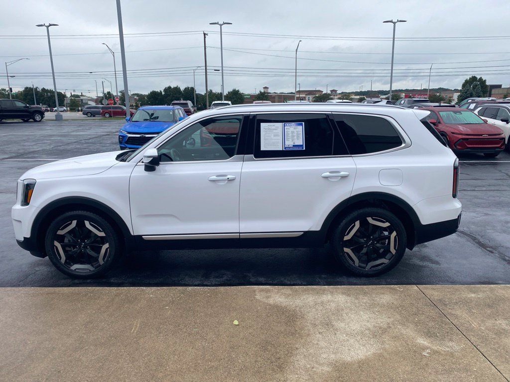 Used 2024 Kia Telluride EX AWD/4WD image 4