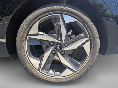 Used 2023 Hyundai Elantra Limited w/ Cargo Package FWD image 8