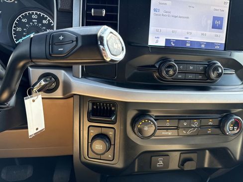 Used 2023 Ford F150 4x4 SuperCrew image 26