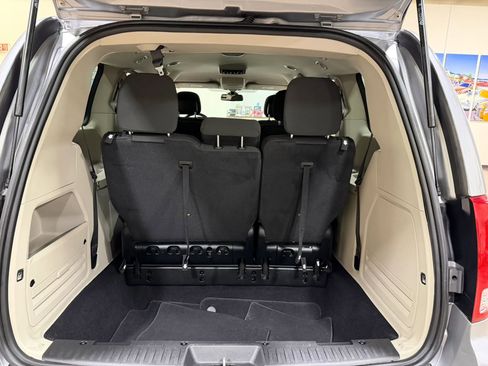 Used 2019 Dodge Grand Caravan SE image 23