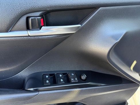 Used 2019 Toyota Camry SE image 19