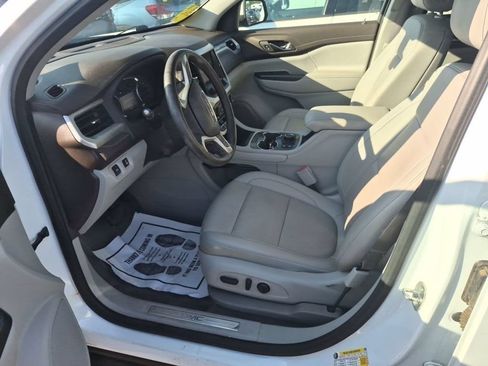 Used 2023 GMC Acadia SLT w/ Preferred Package AWD/4WD image 3