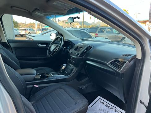 Used 2017 Ford Edge SE FWD image 19