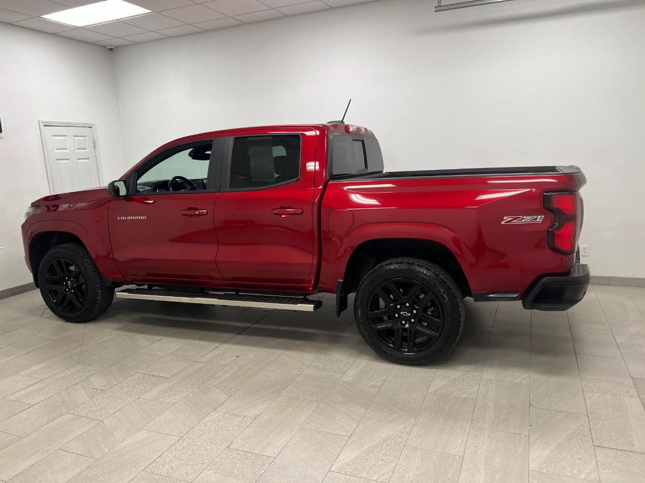 Used 2025 Chevrolet Colorado Z71 w/ Technology Package AWD/4WD image 15