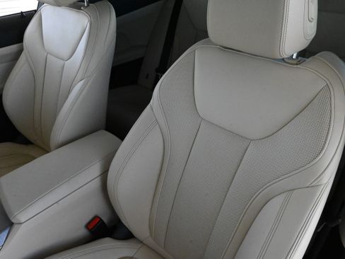 Used 2025 BMW 430i Coupe w/ M Sport Package RWD image 11