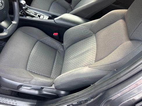 Used 2021 Toyota C-HR LE image 27