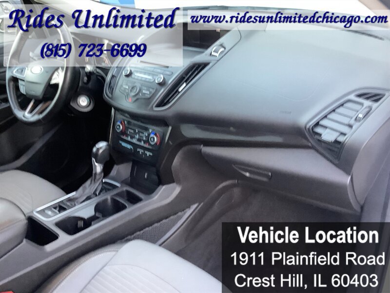Used 2017 Ford Escape SE w/ SE Sport Appearance Package FWD image 12