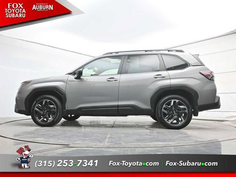 Used 2025 Subaru Forester Premium image 22