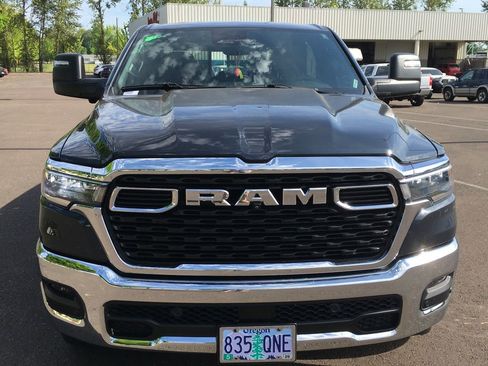 Used 2025 RAM 1500 Big Horn AWD/4WD image 9