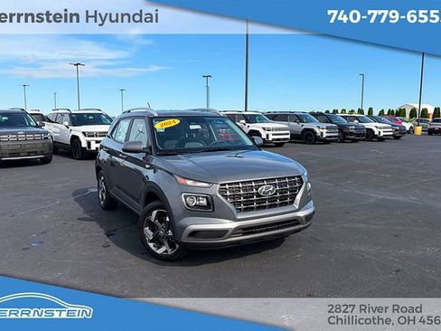 Used 2024 Hyundai Venue SEL FWD image 1