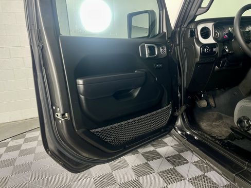 Certified 2024 Jeep Gladiator Sport image 12