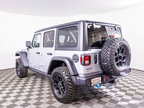 Used 2024 Jeep Wrangler Unlimited image 14