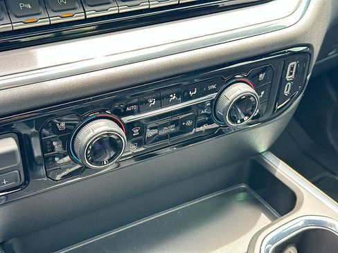 Used 2025 Chevrolet Silverado 1500 High Country AWD/4WD image 14