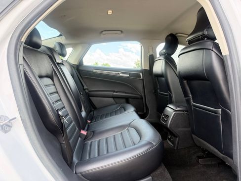 Used 2018 Ford Fusion SE w/ Equipment Group 602A FWD image 17
