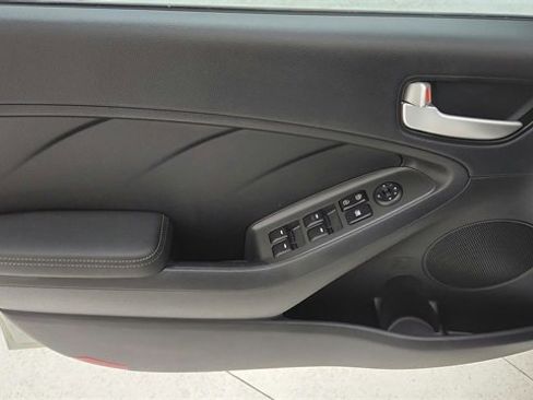 Used 2017 Kia Forte LX image 23