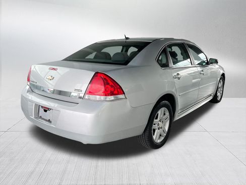 Used 2011 Chevrolet Impala LT FWD image 4